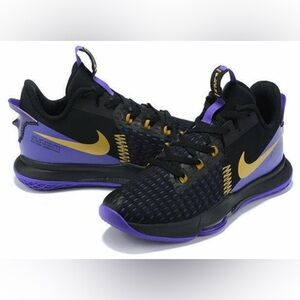 Nike Men's Black and Gold Athletic Shoes